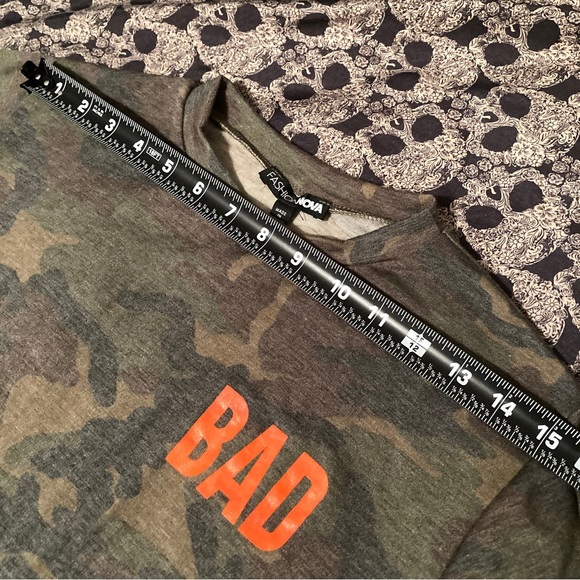 NEW Baddie Graphic Tee XS Fashion Nova Camo Green Camouflage NWT - Picture 8 of 9